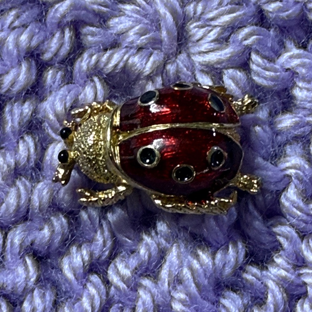 SMALL‎ Ladybug Pin Brooch Red Enamel Gold Tone Insect Bug Jewelry